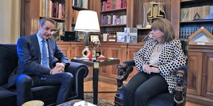 Στο προεδρικό Μέγαρο ο Κυριάκος Μητσοτάκης, έγινε δεκτός από την Κατερίνα Σακελλαροπούλου 