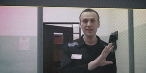 O Ναβάλνι στη φυλακή μέσα απο κάμερα ασφαλείας