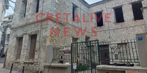 πετρινο κτιριο καγλελοπορτα