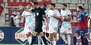 Ο διαιτητής Τάσος Παπαπέτρου στο Βόλος-Ολυμπιακός