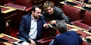Νίκος Παππας στη Βουλή εδρανα