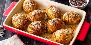 Πατάτες φούρνου Hasselback: Η σουηδική συνταγή για τις πατάτες που λιώνουν στο στόμα