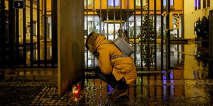 Φόρος τιμής στα θύματα των πυροβολισμών στη Πράγα 