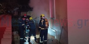Πυροσβέστες σε σπίτι στο Κορωπί
