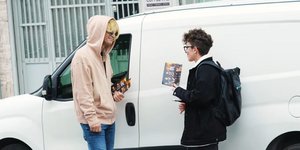 Ο Σάκης Ρουβάς μπήκε στο… πετσί του ρόλου και το διασκέδασε
