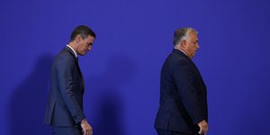 Ορμπαν και Σάντσεθ αποχωρούν από αίθουσα στο ΝΑΤΟ