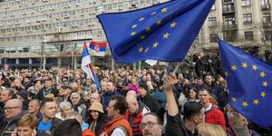 Ογκώδης συγκέντρωση στο κέντρο του Βελιγραδίου