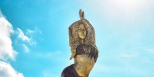 Το άγαλμα της Σακίρα στην Κολομβία 