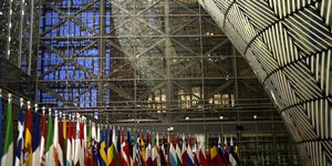 Σημαίες κρατών στο κτίριο της ΕΕ