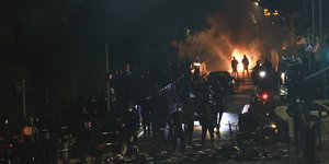 Συμμορίες προκαλούν επεισόδια στο Παρίσι