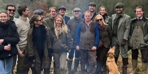 Σόφι Τέρνερ και Περεγκρίν Πίρσον με φίλους για κυνήγι 