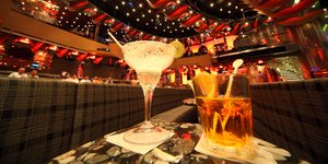 Πού βγαίνουμε μετά το θέατρο; 10+1 εστιατόρια με κουζίνες που μένουν μέχρι αργά