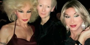 Στο μέσον η ηθοποιός