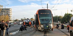 Σύγκρουση ΙΧ με τραμ στο Παλαιό Φάληρο
