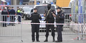 τρεις αστυνομικοι 