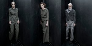 ΤΡΕΙς σε μαυρο φοντο 