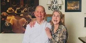 Αυτό το ζευγάρι από τις ΗΠΑ αγόρασε και ανακαίνισε ένα «μισό σπίτι» στη Γαλλία