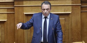 O Βασίλης Στίγκας στο βήμα της Βουλής στη συζήτηση για τον προϋπολογισμό