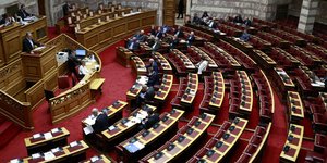 Συζήτηση για το φορολογικό νομοσχέδιο στην Ολομέλεια της Βουλής