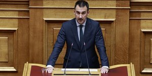 Ο Αλέξης Χαρίτσης στην πρώτη του ομιλία ως αρχηγός ΚΟ στη Βουλή