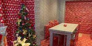 Έκανε φάρσα στη μητέρα του και έντυσε όλο το σπίτι με χαρτί περιτυλίγματος 