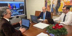 Ο υπουργός Εθνικής Οικονομίας και Οικονομικών Κωστής Χατζηδάκης στη συνεδρίαση του Ecofin μέσω τηλεδιάσκεψης