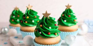 Χριστουγεννιάτικα cupcakes με ελατάκια