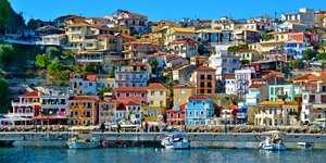 χρωματιστα σπιτια παργα 