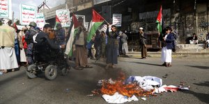 φωτιες σημαιες υεμενη 