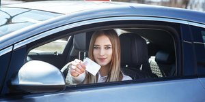 Νεαρή οδηγός 
