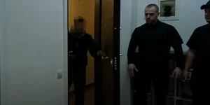 Η στιγμή που ανοίγουν την πόρτα στον 43χρονο