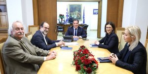 Συνάντηση είχε ο Α. Γεωργίαδης με τους επικεφαλείς του ΕΟΔΥ