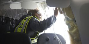 H τρύπα στο αεροπλάνο τύπου Boeing 737 Max 9 της Alaska Airlines