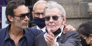 Ο Αλέν Ντελόν με τον γιο του, Άντονι, σε κοινή τους εμφάνιση το 2021