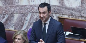 Ο Αλέξης Χαρίτσης μιλάει στη Βουλή