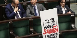 Πολωνία: Εντολή για αναγκαστική σίτιση πρώην υπουργού που κάνει απεργία πείνας