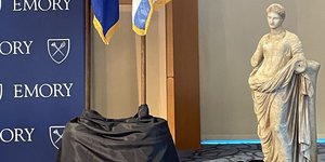 αγαλμα σημαιες 