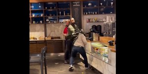 Απολυμένη υπάλληλος στο αεροδρόμιο της Ατλάντα τα έκανε «γυαλιά καρφιά»