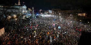 Αυστρία: Ογκώδης διαδήλωση κατά της ακροδεξιάς