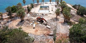 Γκρεμίστηκε το θρυλικό Cataralla στη Γλυφάδα