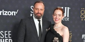 Εμμα Στόουν και Γιώργος Λάνθιμος στα Critics Choice Awards 