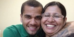Ο Ντάνι Άλβες με τη μητέρα του Μαρία Λουσία