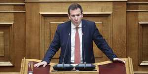 Ο Παναγιώτης Δουδωνής στη Βουλή