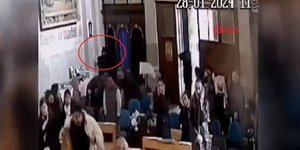 Η στιγμή των πυροβολισμών στην εκκλησία