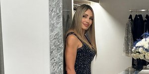 H Ελένη Πετρουλάκη και οι τέσσερις κόρες της απαστράπτουσες με εντυπωσιακές τουαλέτες