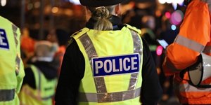 Δημοτικός αστυνομικός τρυπούσε λάστιχα αυτοκινήτων