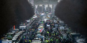 Γερμανία: Συλλαλητήριο με χιλιάδες τρακτέρ στην Πύλη του Βραδεμβούργου