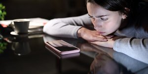 γυναίκα με κινητό