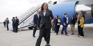 Η αντιπρόεδρος των ΗΠΑ, Καμάλα Χάρις και το Air Force Two