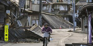 Τεράστιες καταστροφές από τον σεισμός 7,6 Ρίχτερ στην Ιαπωνία